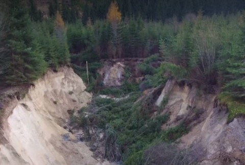 Starosta obce pri Liptovskom Mikuláši zvolal krízový štáb. Z odkalísk bane unikajú nebezpečné kaly