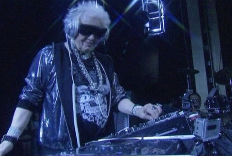 DJ babka, Ruth Flowers na pódiu2