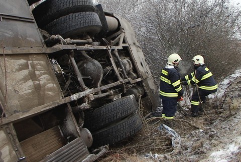 autobus prevrátený Žiar nad Hronom