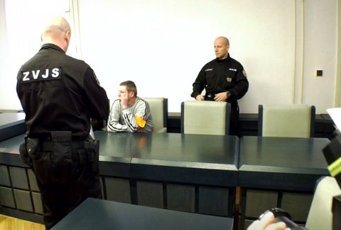 Súd rozhodol o treste pre muža, ktorý strieľal na koscov. Verdikt je právoplatný