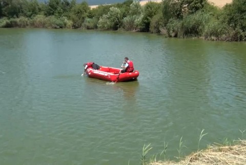 Muž si šiel zaplávať a už sa nevynoril. Kamaráti mu nedokázali pomôcť