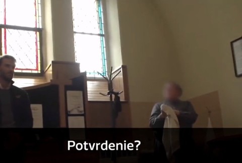 Poľskí kňazi zneužívali malých chlapcov.