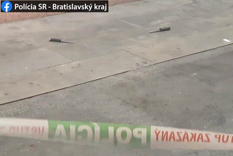 Dráma na bratislavskej Hlavnej stanici. Muž sa s útočnými nožmi vyhrážal pracovníkovi SBS zabitím 