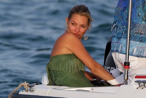 Supermodelka Kate Moss dovolenkuje vo Francúzsku