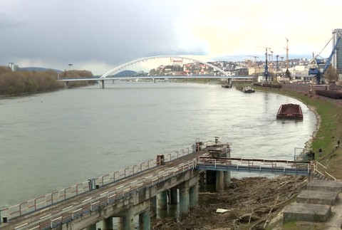 [multi] Utopený v Dunaji 4442