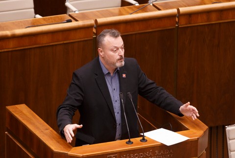 Poslanci prelomili veto. Dali opäť zelenú zákonu o osobitých odvodoch