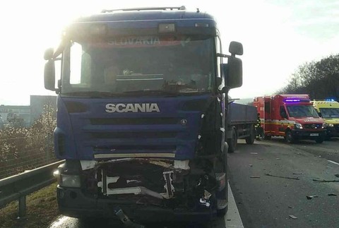 Hromadná dopravná nehoda pri Trenčíne 