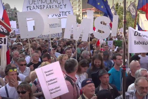 Desaťtisíce ľudí demonštrujú za odvolanie Andreja Babiša a ministerky spravodlivosti