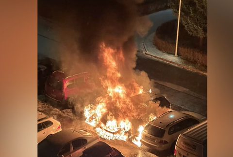Autá v plameňoch