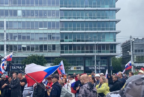 Na Hodžovom námestí organizuje protest štrajkový výbor "O nás".