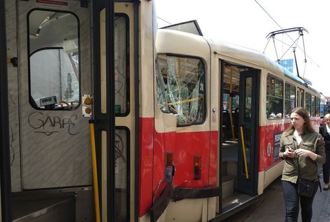 zrážka, električky, Praha