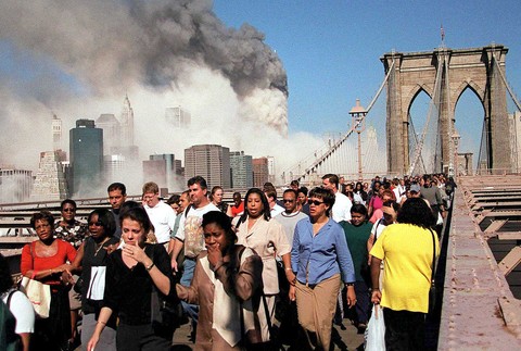 Dvojičky ľudia dym