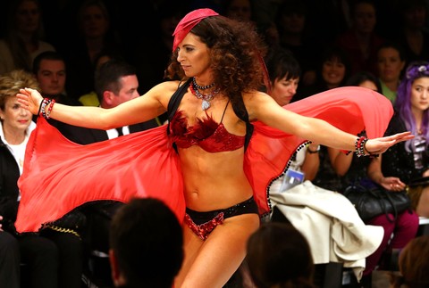 Móda modelka striptíz módne mólo Nový Zéland týždeň módy sexi nahá