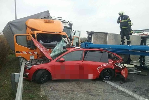 Vážna dopravná nehoda na diaľnici D2.