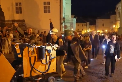 SALAMANDROVY SPRIEVOD