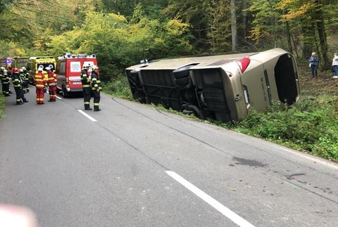 Nehoda autobusu pri Leviciach