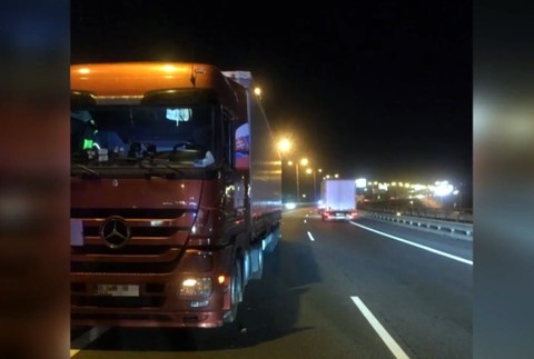 Nočný zásah policajtov. Opitý kamionista jazdil na D1 v protismere