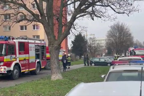 [multi] V hlavnom meste horia pivnice výškového paneláku 2514