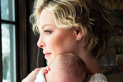 Katherine so synčekom v náručí