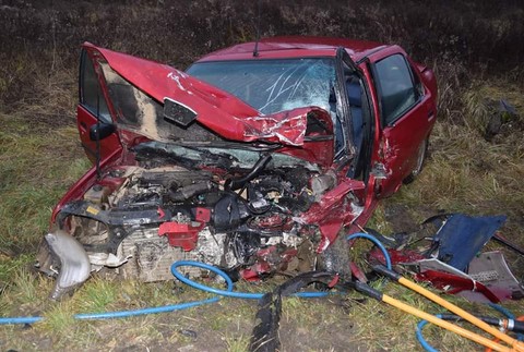 Čelná zrážka sa skončila tragicky, vodič zraneniam na miesto podľahol