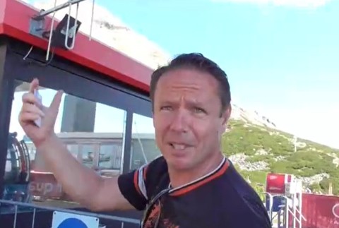 Teplé počasie vylákalo do Tatier stovky turistov.