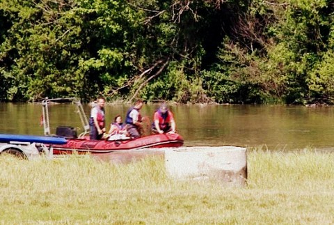 Záchranári potápači pátranie Malý Dunaj nezvestné utopené deti