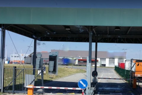 Na toaletách v seneckej firme našli novorodeniatko bez známok života 1