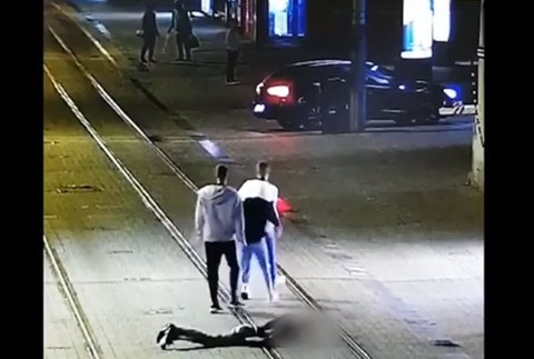 Brutálna bitka na Obchodnej ulici: Muža mal napadnúť len 17-ročný mladík