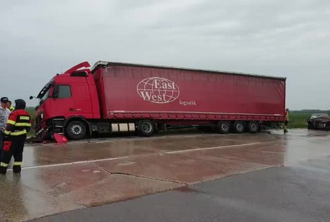 [multi] Hromadná nehoda pri Senci. Na mieste zasahovali leteckí záchranári 1312