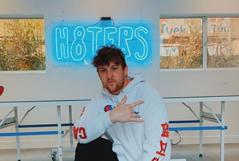 Screenshot_2020-05-13 Corey La Barrie ( coreylabarrie) • Fotky a videá na Instagrame(4)