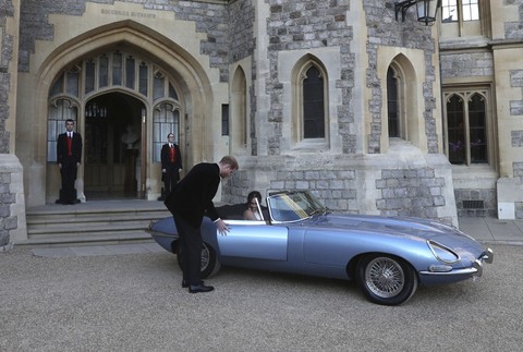 Harry a Meghan nastupujú do auta