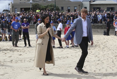 Harry a Meghan na pláži