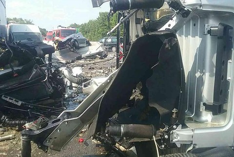 Hromadná dopravná nehoda na diaľnici D1 pri Hlohovci