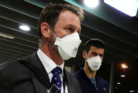 [multi] djokovic letisko 13734