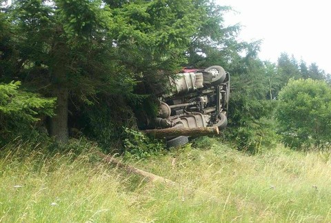 Prevrátený kamión.jpg
