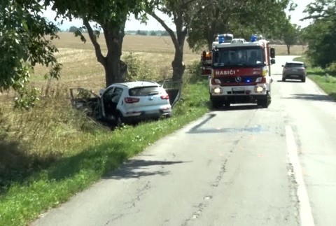 KN Náraz do stromu1744