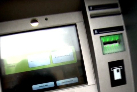 Zázračný bankomat vydával ľuďom dvojnásobok žiadanej sumy. Teraz majú výbercovia problém s políciou