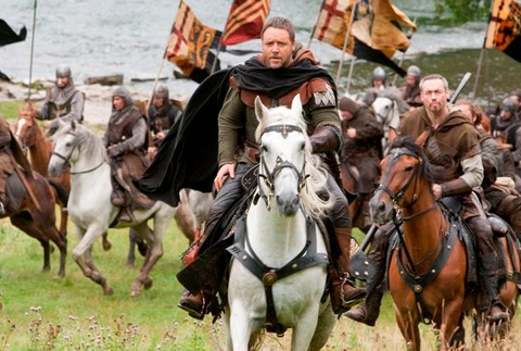 robin hood-russell crowe s vojakmi na konoch