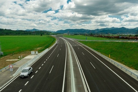 Diaľnica, cesta, auto (ilustračná foto)