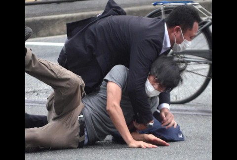 [multi] podozrivy y vrazdy abeho 2005