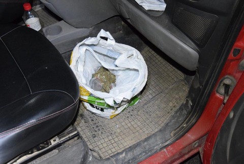 Z výletu z Česka si priniesli drogy. Jeden z mužov už bol pritom raz trestaný