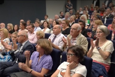 Deti museli poslať samé preč, aby ich zachránili pred istou smrťou. Dokumentárny film Ruky na skle vás chytí za srdce