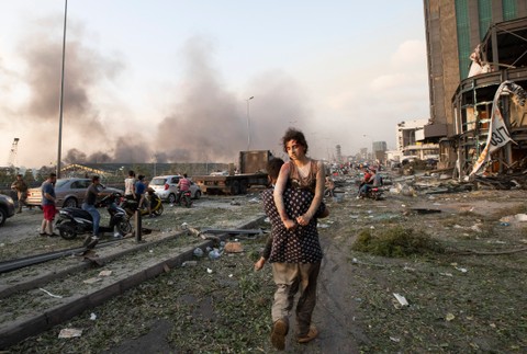 Ničivé výbuchy v Bejrúte majú viac ako sto obetí.