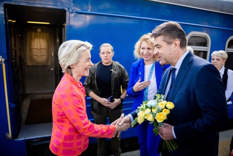 Von der Leyenová na Ukrajine