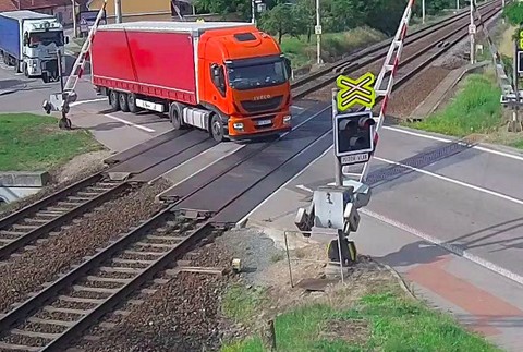 Kamión na priecestí