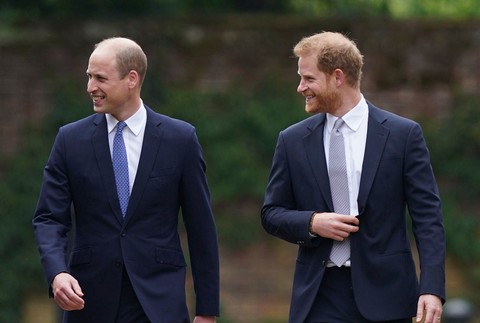 Odhalenie sochy princeznej Diany v Kensingtonskom paláci