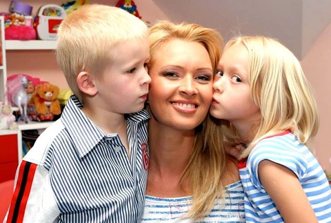 Adriana Kmotríková s deťmi, synom Tomášom a dcérou Lindou, keď ešte boli malí, dnes sú už čerstvo dospelí