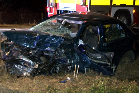 Tragická večerná nehoda. Pri čelnej zrážke vyhasli životy oboch vodičov