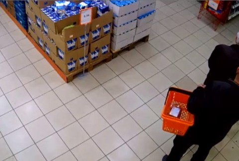 V obchode okradli 86-ročného dedka 