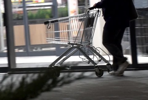 V obchode cítili ostrý zápach a zle sa im dýchalo. Dezinfekčné prostriedky spôsobili problémy zákazníkom